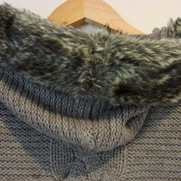 Zara Gray Cardigan with Faux Fur Trim - Picture 14 of 16